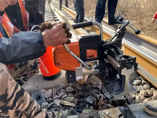 Máquina de perforación de rieles con batería de litio - vista 4